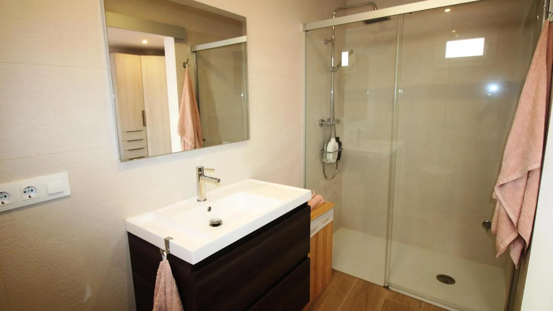 Apartman Apartamento Moderno Y Renovado A 50M De La Playa En Llanca, Con 3 Habitaciones Y Balcon - Es-228-68